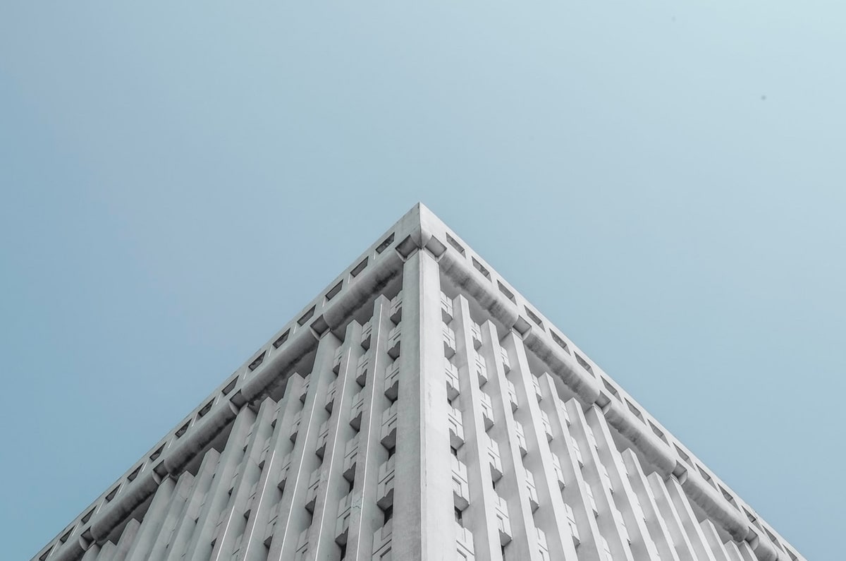 柚子影视倒着读也行：先抓热度有没有放大偏差，再把热度和内容分开看（像在排错） —— 看图也一样适用